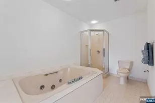 300 Gorge Road 25, Cliffside Park, NJ 07010 - Photo 28