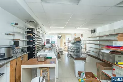 435-437 Hollywood Avenue 4 #4, Fairfield, NJ 07004 - Photo 4