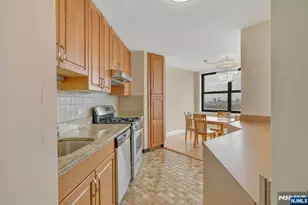 7004 Blvd East 33D, Guttenberg, NJ 07093 - Photo 14