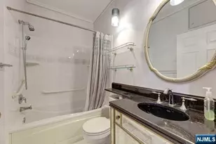 320 Midland Ct 320, West New York, NJ 07093 - Photo 8