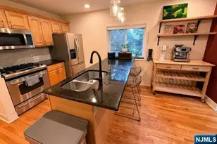 8 Carroll Pl 8, Weehawken, NJ 07086 - Photo 8