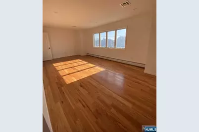 419 2nd Avenue 2 #2, Lyndhurst Township, NJ 07071 - Photo 4