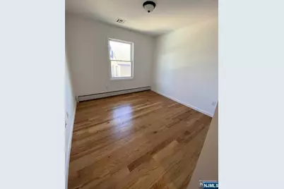 419 2nd Avenue 2 #2, Lyndhurst Township, NJ 07071 - Photo 8