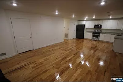 100 Grove Terrace 1 #1, Newark, NJ 07106 - Photo 4