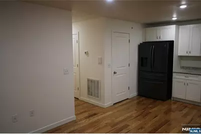 100 Grove Terrace 1 #1, Newark, NJ 07106 - Photo 6