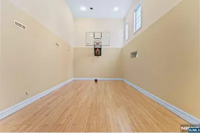 327 E Midland Avenue, Paramus, NJ 07652 - Photo 18