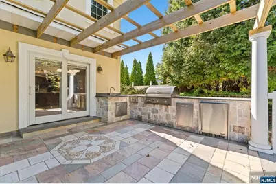 327 E Midland Avenue, Paramus, NJ 07652 - Photo 20