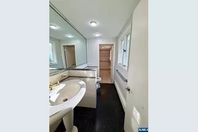 517 Fordham Place, Paramus, NJ 07652 - Photo 8