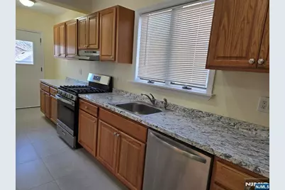 684 Edgewater Avenue 1Fl #1FL, Ridgefield, NJ 07657 - Photo 6