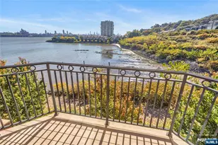 17 Moorings Ln, Edgewater, NJ 07020 - Photo 22