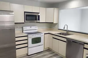 221 Village Circle Dr 221, Fort Lee, NJ 07024 - Photo 6