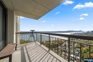 200 Old Palisade Road 25D, Fort Lee, NJ 07024 - Photo 2