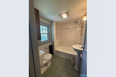 211 Washington, Franklin Lakes, NJ 07417 - Photo 10