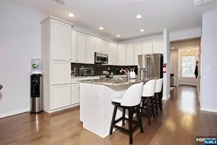 4 Masterson Ct 4, Waldwick, NJ 07463 - Photo 8