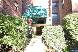 2335 Hudson Terrace E6, Fort Lee, NJ 07024 - Photo 2