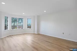 105 Nelson Ct, Edgewater, NJ 07020 - Photo 12