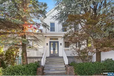 46 Garden Place, Edgewater, NJ 07020 - Photo 1