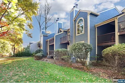 121 Surrey Court, Ramsey, NJ 07446 - Photo 2