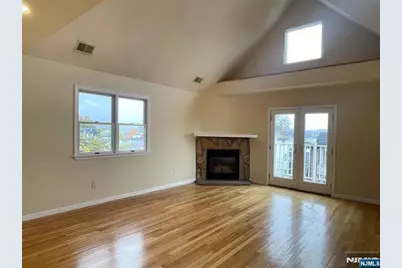 662 Undercliff Avenue 2nd Floor #2nd floor, Edgewater, NJ 07020 - Photo 6