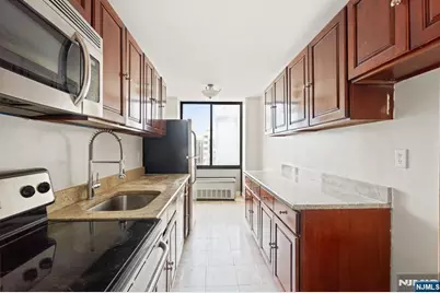 200 Winston 2921 #2921, Cliffside Park, NJ 07010 - Photo 10