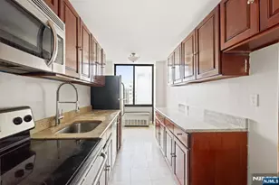 200 Winston 2921, Cliffside Park, NJ 07010 - Photo 10