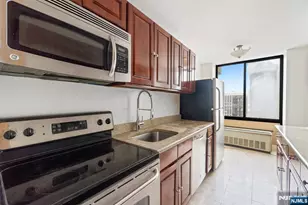 200 Winston 2921, Cliffside Park, NJ 07010 - Photo 8