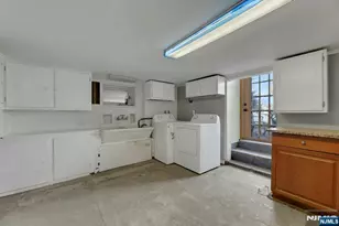 609 Chase Ave, Lyndhurst Township, NJ 07071 - Photo 24