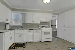 609 Chase Ave, Lyndhurst Township, NJ 07071 - Photo 10