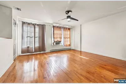 12 Bayview Avenue, Jersey City, NJ 07305 - Photo 14