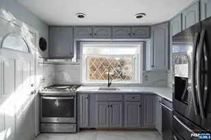 301 Riverview Rd, Pompton Lakes, NJ 07442 - Photo 4