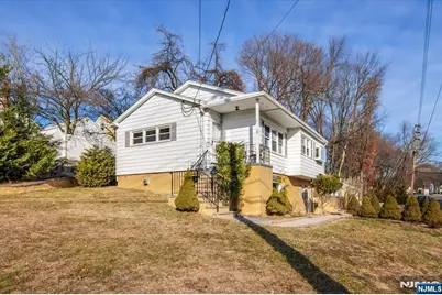 301 Riverview Road, Pompton Lakes, NJ 07442 - Photo 32