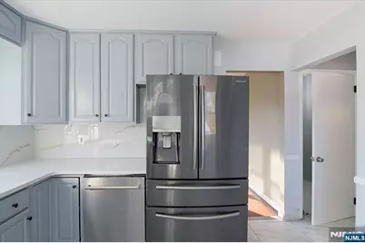 301 Riverview Road, Pompton Lakes, NJ 07442 - Photo 6