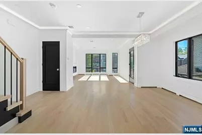 425 Grandview Place, Fort Lee, NJ 07024 - Photo 8