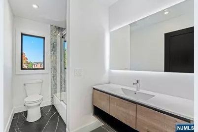 425 Grandview Place, Fort Lee, NJ 07024 - Photo 30