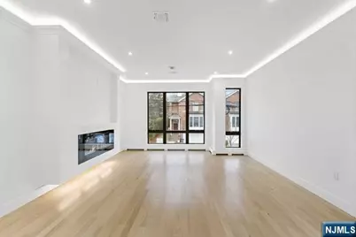 425 Grandview Place, Fort Lee, NJ 07024 - Photo 4