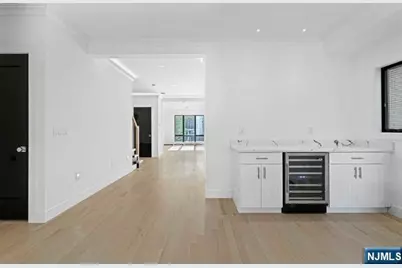 425 Grandview Place, Fort Lee, NJ 07024 - Photo 16