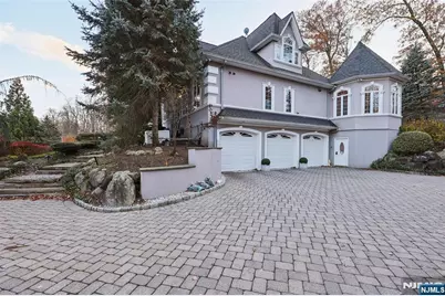 14 Henion Garden, Mahwah, NJ 07430 - Photo 32