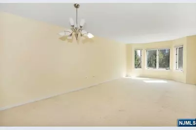 403 Nelson Court 403A #403A, Edgewater, NJ 07020 - Photo 8