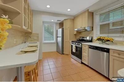 137 Johnson Avenue, Teaneck Township, NJ 07666 - Photo 12