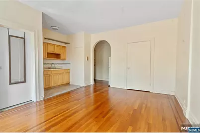 821 Bergen B5 #B5, Jersey City, NJ 07306 - Photo 2