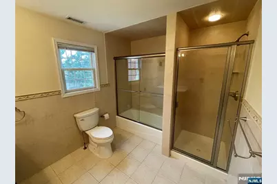 292 Hemlock Terrace 2 #2, Teaneck Township, NJ 07666 - Photo 18