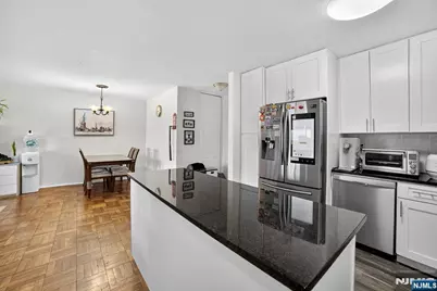 2100 Linwood Avenue 17U #17U, Fort Lee, NJ 07024 - Photo 8