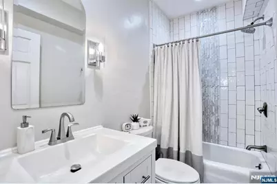 221 Passaic Avenue, Hasbrouck Heights, NJ 07604 - Photo 18