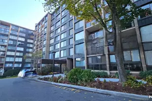 9060 Palisade Ave 811, North Bergen, NJ 07047 - Photo 2