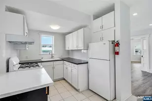 425 Hancock Pl, Fairview, NJ 07022 - Photo 10