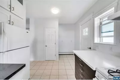 425 Hancock Place, Fairview, NJ 07022 - Photo 12