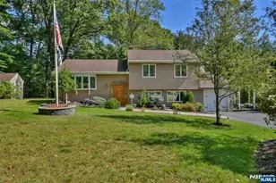 279 West Pl, Washington Township, NJ 07676 - Photo 2