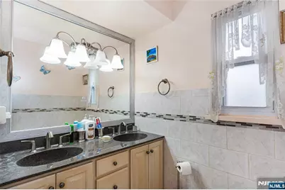 431 Blanchard Terrace, Hackensack, NJ 07601 - Photo 18