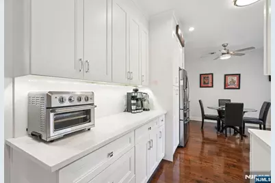 555 Edgewater Avenue 103 Reserve Ct. #103 Reserve Ct., Ridgefield, NJ 07657 - Photo 22