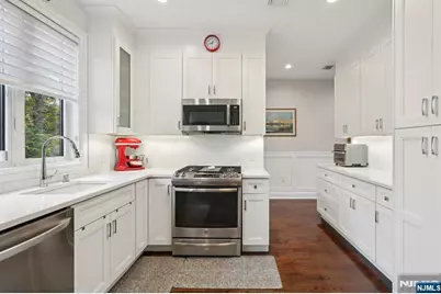 555 Edgewater Avenue 103 Reserve Ct. #103 Reserve Ct., Ridgefield, NJ 07657 - Photo 18